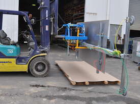 Vaclift - Caravan  Composite Panel lifter   - picture1' - Click to enlarge