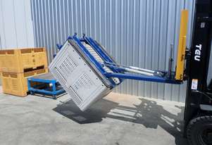- - Hydraulic Forward Bulk Bin Tipper Suitable for Any Forklifts 12 Months warra