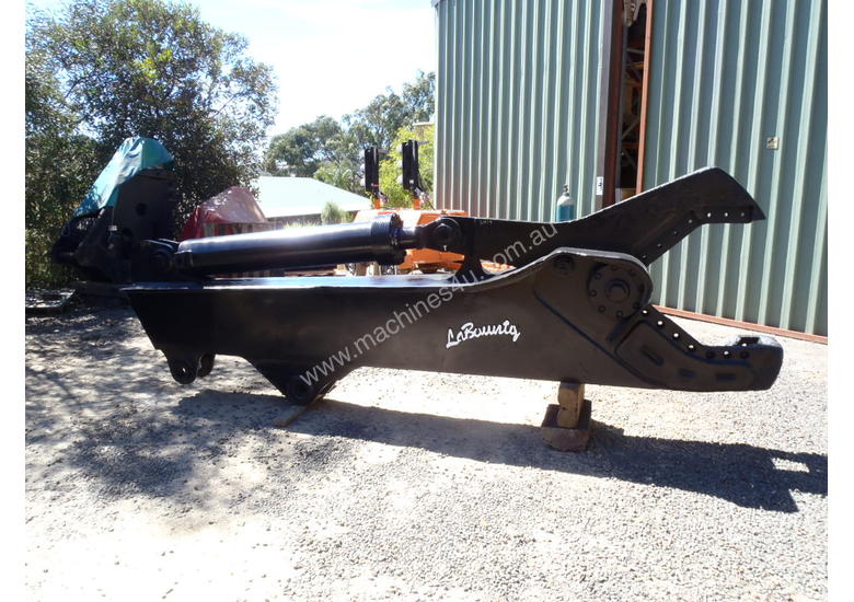 caption Labounty MSD116 Demolition Shear Suit 20-30 Ton