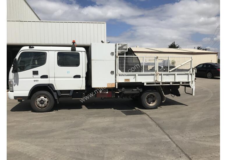 caption 2009 Mitsubishi Fuso Canter Duel Cab Tipper