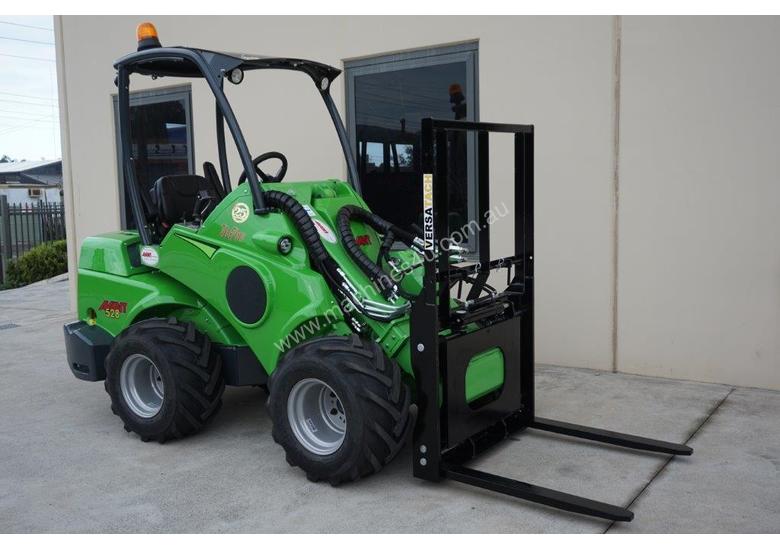 caption Avant 528 Articulated Loader for Beekeepers