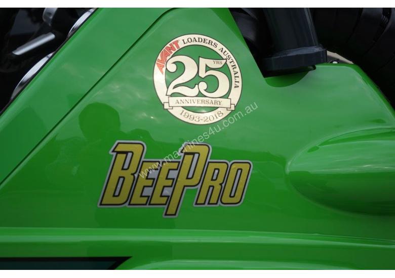caption Avant 528 Articulated Loader for Beekeepers