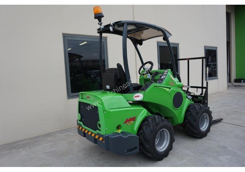 caption Avant 528 Articulated Loader for Beekeepers