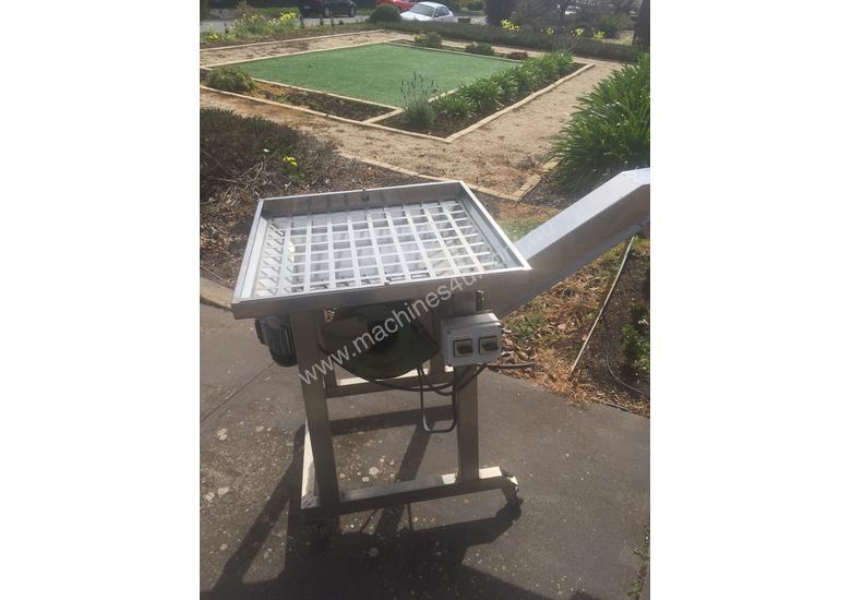 caption Olive Leaf Remover /Defoliator