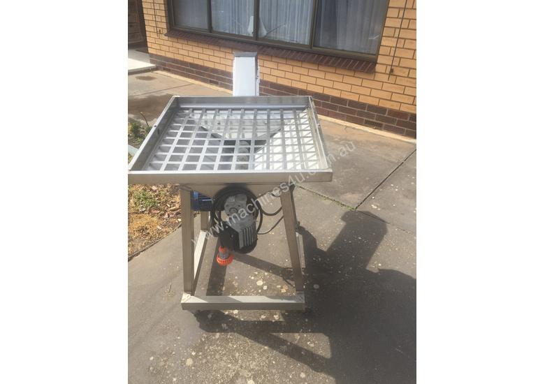 caption Olive Leaf Remover /Defoliator
