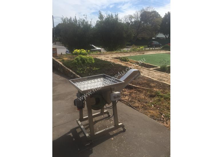 caption Olive Leaf Remover /Defoliator