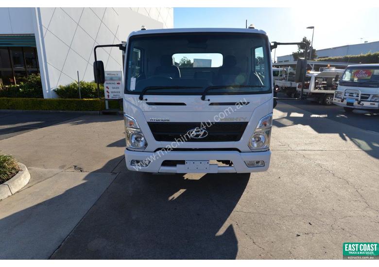 caption 2019 Hyundai MIGHTY EX6 Cab Chassis