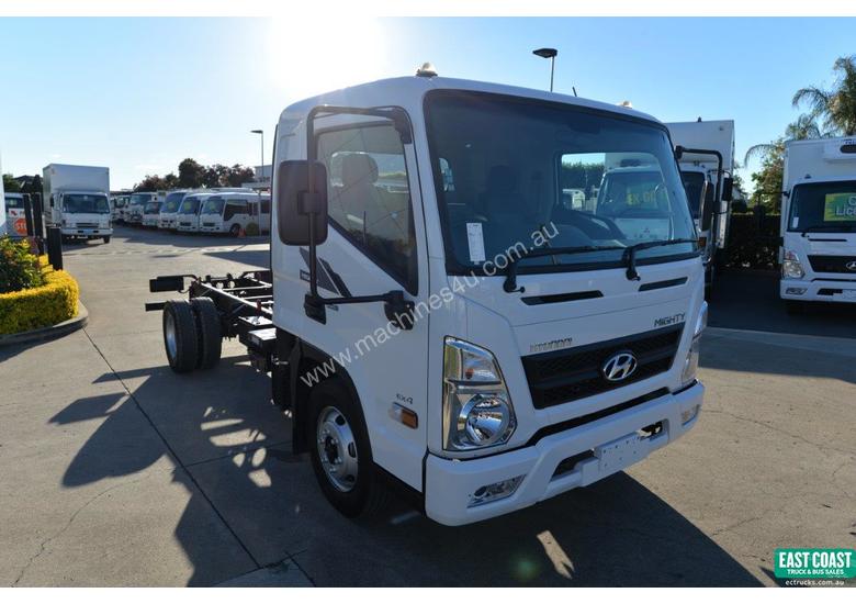 caption 2019 Hyundai MIGHTY EX6 Cab Chassis