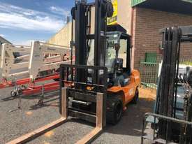 Toyota forklift 5 ton diesel  - picture0' - Click to enlarge