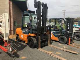 Toyota forklift 5 ton diesel  - picture0' - Click to enlarge