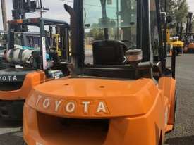 Toyota forklift 5 ton diesel  - picture2' - Click to enlarge