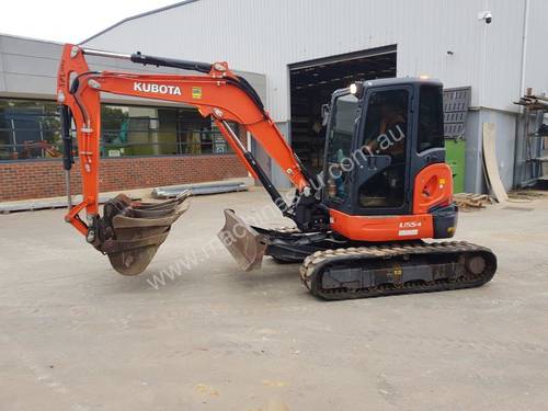 USED 2015 KUBOTA U55-4 EXCAVATOR WITH FULL A/C CAB, HITCH AND BUCKETS. 3525 HRS