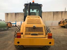 2005 CATERPILLAR CS563E SMOOTH DRUM ROLLER - picture1' - Click to enlarge