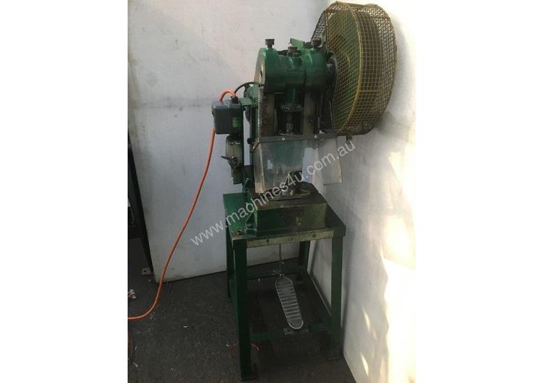 caption Jones & Attwood 6ton Incline Press
