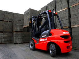IN STOCK - NEW MANITOU 2.5T DIESEL FORKLIFT - picture0' - Click to enlarge