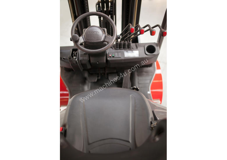 caption IN STOCK - NEW MANITOU 2.5T DIESEL FORKLIFT