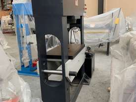 200Ton H Frame Press - picture0' - Click to enlarge