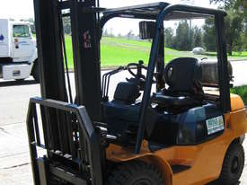 USED Toyota 7FG25 Forklift - picture1' - Click to enlarge
