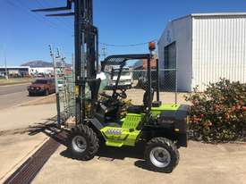 4x4 diesel forklift - picture0' - Click to enlarge