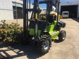 4x4 diesel forklift - picture0' - Click to enlarge