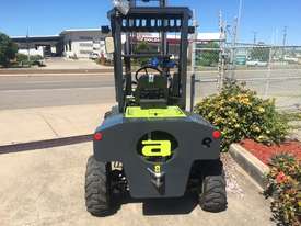 4x4 diesel forklift - picture1' - Click to enlarge