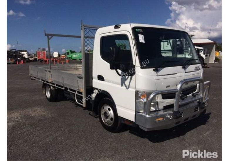 caption 2017 Mitsubishi Canter 515