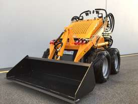 Austrac Mini Loader 23hp petrol Briggs and Stratton motor Triple Pump - picture0' - Click to enlarge