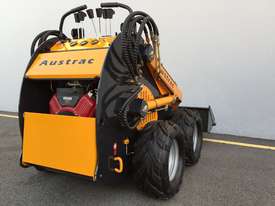 Austrac Mini Loader 23hp petrol Briggs and Stratton motor Triple Pump - picture2' - Click to enlarge