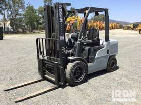 2013 Nissan YGIF1A35U Forklift - picture0' - Click to enlarge