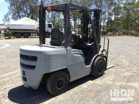 2013 Nissan YGIF1A35U Forklift - picture1' - Click to enlarge