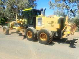 Komatsu GD655-3A Grader - picture0' - Click to enlarge
