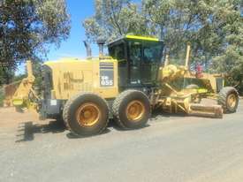 Komatsu GD655-3A Grader - picture2' - Click to enlarge