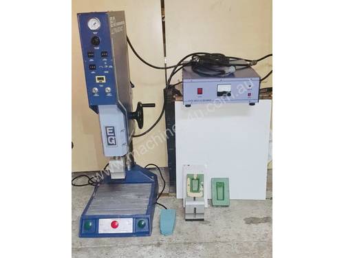 Ultrasonic plastic welding machine 