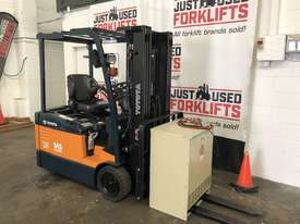 TOYOTA 7FBE15 57038 3 WHEEL COUNTER BALANCED FORKLIFT CONTAINER MAST - picture0' - Click to enlarge