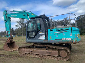 Kobelco SK200 Tracked-Excav Excavator - picture0' - Click to enlarge