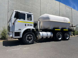 International Acco 2250E Water truck Truck - picture0' - Click to enlarge
