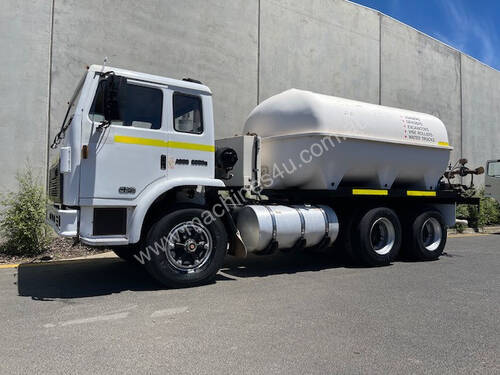 International Acco 2250E Water truck Truck