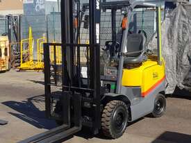 TCM 1800kg LPG Forklift with 3750mm Two Stage Mast - picture0' - Click to enlarge