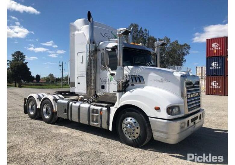 caption 2014 Mack CMHT Trident