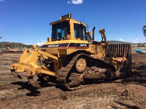 CATERPILLAR D6R dozer