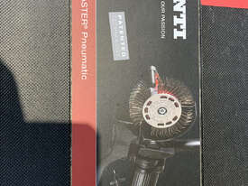 Monti Bristle Blaster® Pneumatic Set SP-647-BMC - picture2' - Click to enlarge