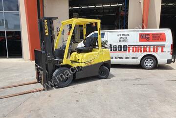 Hyster2.5TXEL Counterbalance Forklift w/ Container Mast, Side Shift & Fork Positioner