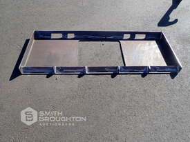 SKID STEER UNIVERSAL MOUNTING PLATE (UNUSED) - picture0' - Click to enlarge