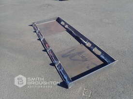 SKID STEER UNIVERSAL MOUNTING PLATE (UNUSED) - picture0' - Click to enlarge