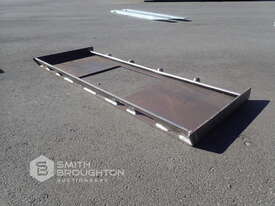 SKID STEER UNIVERSAL MOUNTING PLATE (UNUSED) - picture1' - Click to enlarge