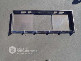 SKID STEER UNIVERSAL MOUNTING PLATE (UNUSED) - picture2' - Click to enlarge