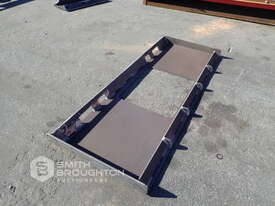 SKID STEER UNIVERSAL MOUNTING PLATE (UNUSED) - picture0' - Click to enlarge