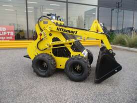 Brand New Mini Digger - picture1' - Click to enlarge