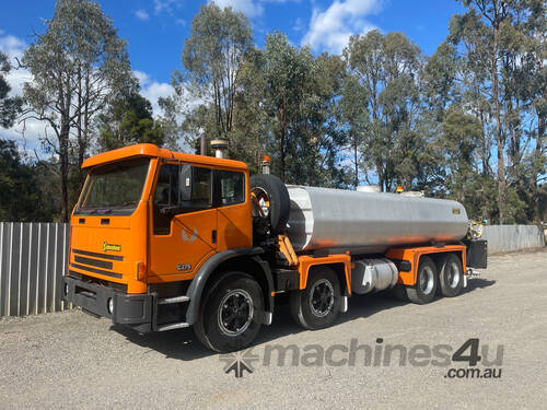International Acco 2350G Water truck Truck