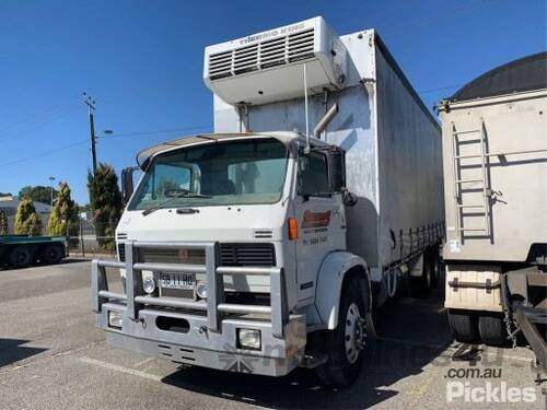 caption 1995 Kenworth K300